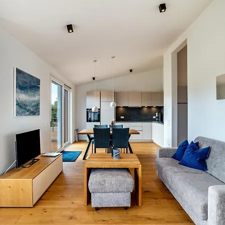 Reiser Apartment *