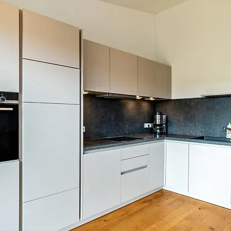 Reiser Apartment