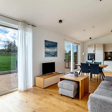 Reiser Apartment *