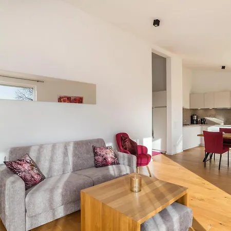 Reiser Apartment *