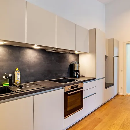 Reiser Apartment *